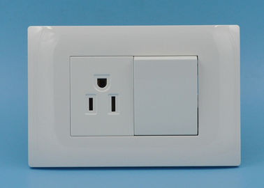 2 interruptores da luz da maneira do grupo 1 e soquetes da tomada, interruptores bondes residenciais